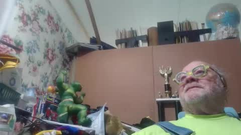 Snapshot of fatfreddythecat chatting on 05/17/26, 09:22 Fred. online show from 05/17/26, 09:22
