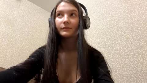 Aurora 18yo online show from 11/06/25, 08:37