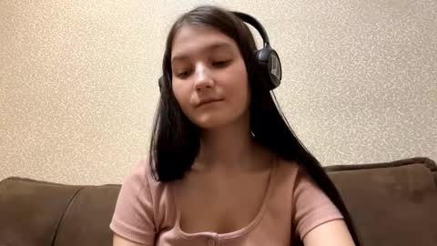Aurora 18yo online show from 11/10/25, 08:24