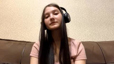 Aurora 18yo online show from 11/14/25, 08:46