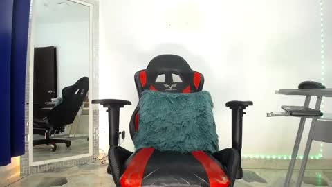 Snapshot of favel_gomez7 chatting on 12/02/24, 01:25 Favel Gomez online show from 12/02/24, 01:25