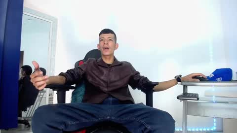 Snapshot of favel_gomez7 chatting on 12/20/24, 07:50 Favel Gomez online show from 12/20/24, 07:50