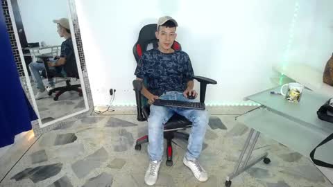 Snapshot of favel_gomez7 chatting on 12/21/24, 01:21 Favel Gomez online show from 12/21/24, 01:21