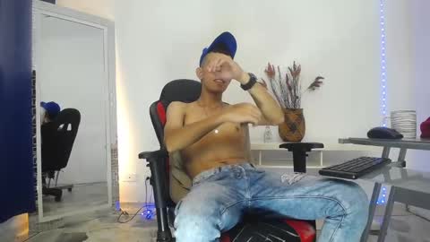 Snapshot of favel_gomez7 chatting on 01/22/25, 04:02 Favel Gomez online show from 01/22/25, 04:02