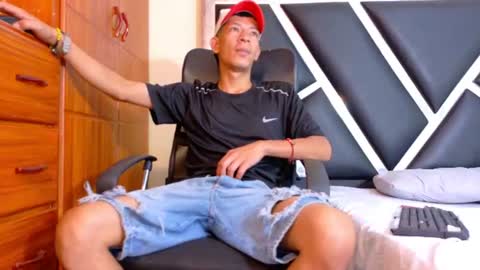 Snapshot of favel_gomez7 chatting on 08/08/26, 12:07 Favel Gomez online show from 08/08/26, 12:07