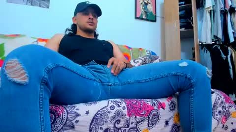 Snapshot of favid95 chatting on 07/19/26, 01:20 favid95 online show from 07/19/26, 01:20