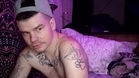 feathersngb32 online show from 10/24/25, 11:50