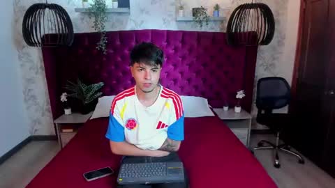 Snapshot of fedeviale chatting on 07/04/26, 04:07 Fede online show from 07/04/26, 04:07