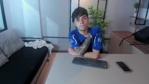 Snapshot of fedeviale chatting on 07/12/26, 03:41 Fede online show from 07/12/26, 03:41