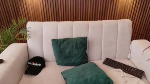 Feelena online show from 11/22/25, 06:07