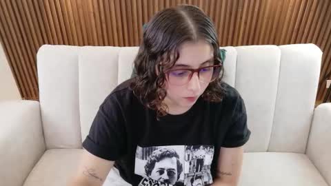 Feelena online show from 02/06/26, 06:22