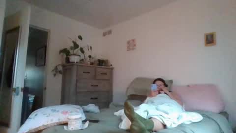 Snapshot of feetnymph chatting on 03/11/26, 08:59 Soley online show from 03/11/26, 08:59