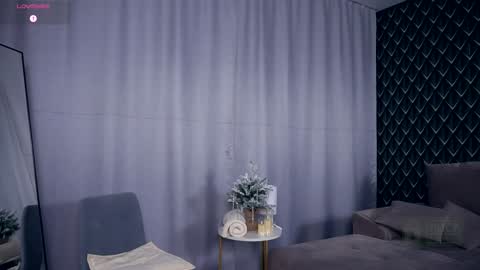 Hello im Nova online show from 12/17/25, 04:18