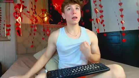Femboy Max online show from 09/15/25, 12:38