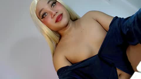 Snapshot of femboy_veronica chatting on 05/11/26, 11:49 femboy_veronica online show from 05/11/26, 11:49