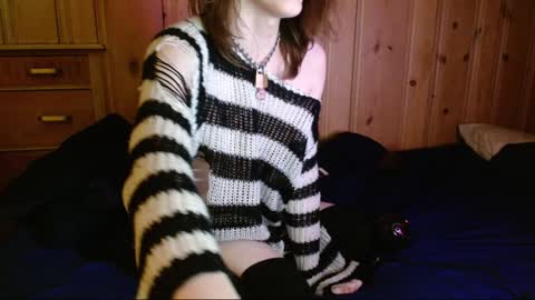 Snapshot of femboyflowers chatting on 01/25/25, 07:06 femboyflowers online show from 01/25/25, 07:06