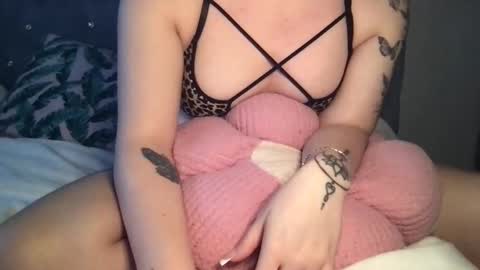 Snapshot of femmefatalebabe chatting on 02/08/26, 08:34 online show from 02/08/26, 08:34