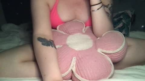 Snapshot of femmefatalebabe chatting on 04/25/26, 03:53 online show from 04/25/26, 03:53