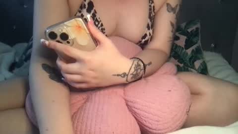 Snapshot of femmefatalebabe chatting on 05/07/26, 08:58 online show from 05/07/26, 08:58