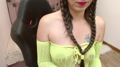 Alejandra online show from 02/05/25, 06:13