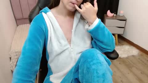 Alejandra online show from 03/07/25, 08:45