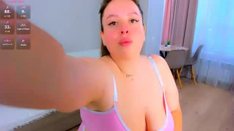 Snapshot of feral__berry__ chatting on 07/20/26, 07:33 Regi online show from 07/20/26, 07:33