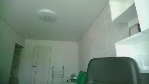 Snapshot of feraliss chatting on 05/05/26, 09:28 feraliss online show from 05/05/26, 09:28