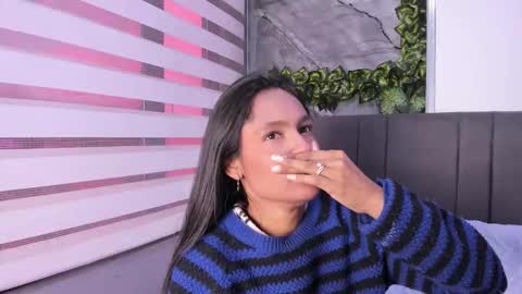 fernanda_liie_ online show from 11/25/25, 12:16