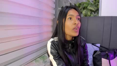 fernanda_liie_ online show from 12/19/25, 12:34