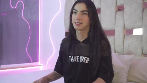 fernanda_thail_ online show from 04/06/26, 08:43