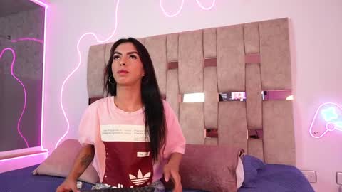 fernanda_thail_ online show from 04/13/26, 07:41