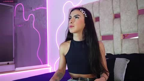 fernanda_thail_ online show from 04/26/26, 07:44