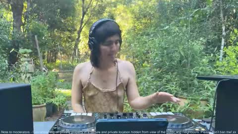 Snapshot of fernydew chatting on 11/05/25, 06:02 Fern next stream 430pm Monday PST online show from 11/05/25, 06:02