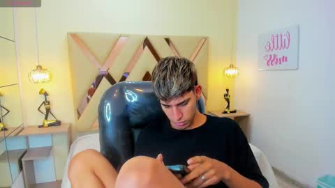 FER PHOENIX online show from 11/28/25, 03:53