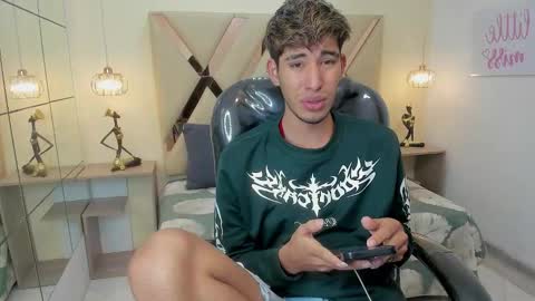 FER PHOENIX online show from 12/17/25, 03:23