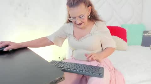 Snapshot of ferrimature chatting on 05/29/26, 08:07 Marcela online show from 05/29/26, 08:07