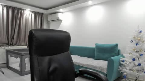 Snapshot of fetishcatalea chatting on 12/03/24, 08:39 Catalea DM online show from 12/03/24, 08:39