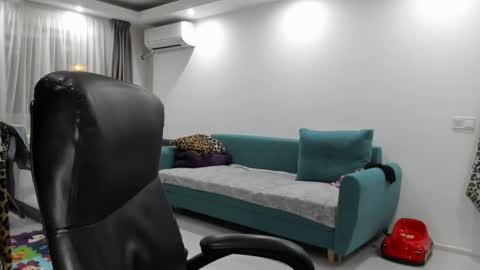 Snapshot of fetishcatalea chatting on 01/25/25, 08:31 Catalea DM online show from 01/25/25, 08:31