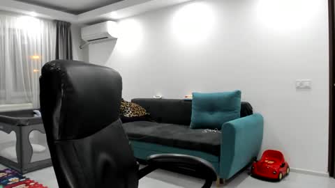 Snapshot of fetishcatalea chatting on 02/03/25, 08:03 Catalea DM online show from 02/03/25, 08:03