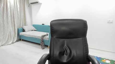 Snapshot of fetishcatalea chatting on 09/10/25, 07:14 Catalea DM online show from 09/10/25, 07:14