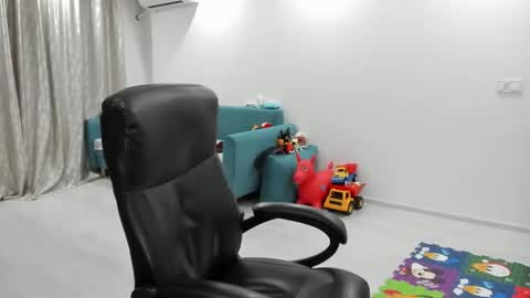 Snapshot of fetishcatalea chatting on 10/09/25, 06:39 Catalea DM online show from 10/09/25, 06:39