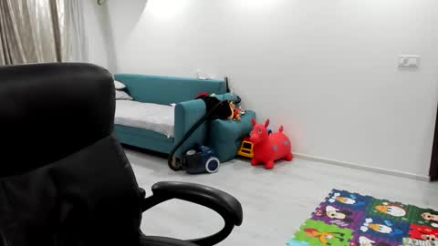 Snapshot of fetishcatalea chatting on 10/21/25, 06:41 Catalea DM online show from 10/21/25, 06:41