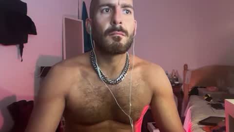 Snapshot of ffithungsucker chatting on 07/21/26, 01:19 Hung Spanish online show from 07/21/26, 01:19
