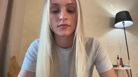 Lisa online show from 09/20/25, 10:49