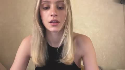 Lisa online show from 12/15/25, 11:36