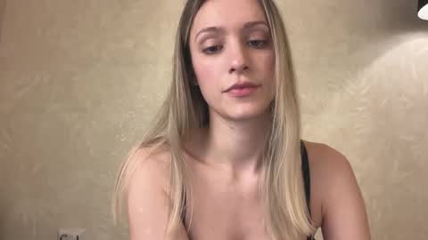 Lisa online show from 12/22/25, 10:01