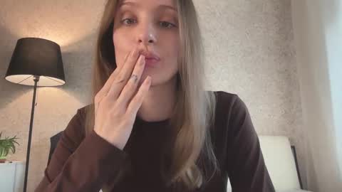 Snapshot of fflloowweerr chatting on 02/11/26, 07:57 Lisa online show from 02/11/26, 07:57