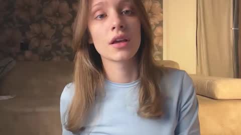 Snapshot of fflloowweerr chatting on 02/15/26, 08:13 Lisa online show from 02/15/26, 08:13