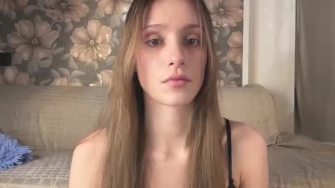 Snapshot of fflloowweerr chatting on 02/19/26, 08:21 Lisa online show from 02/19/26, 08:21