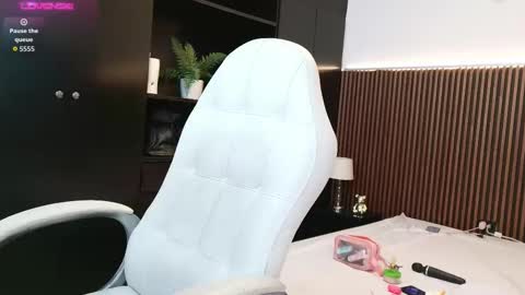 Freyja  online show from 02/10/26, 04:22